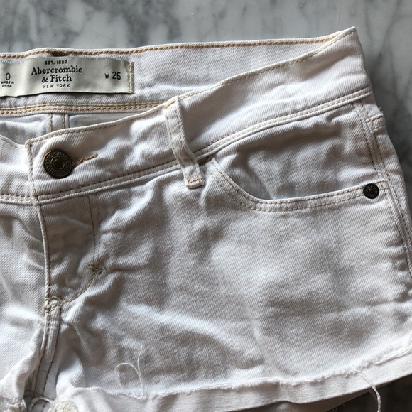 Abercrombie low rise shorts - size 0 w25 - Picture 3 of 8